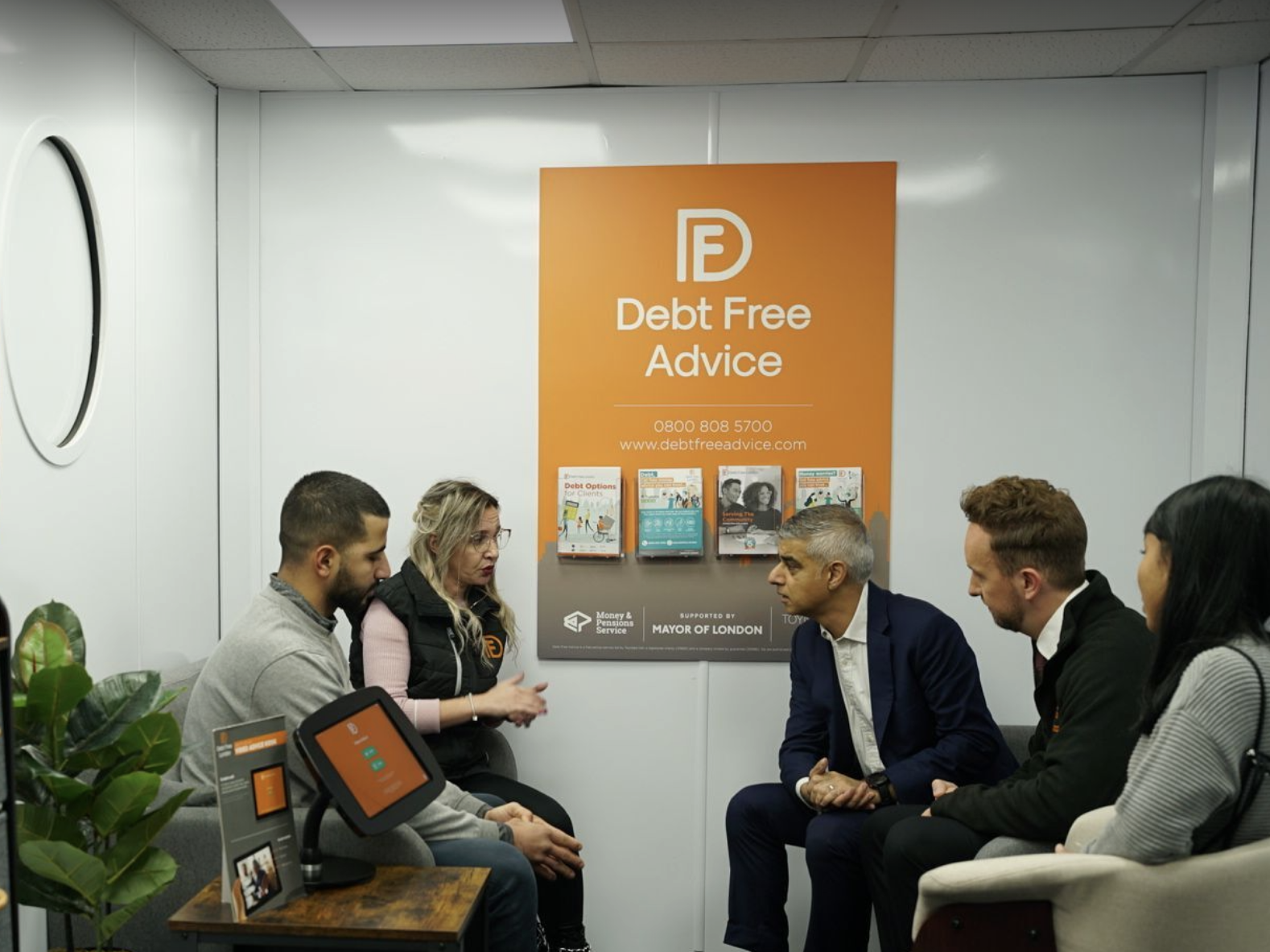 Debt Free Advice Kiosk, with the mayor of London